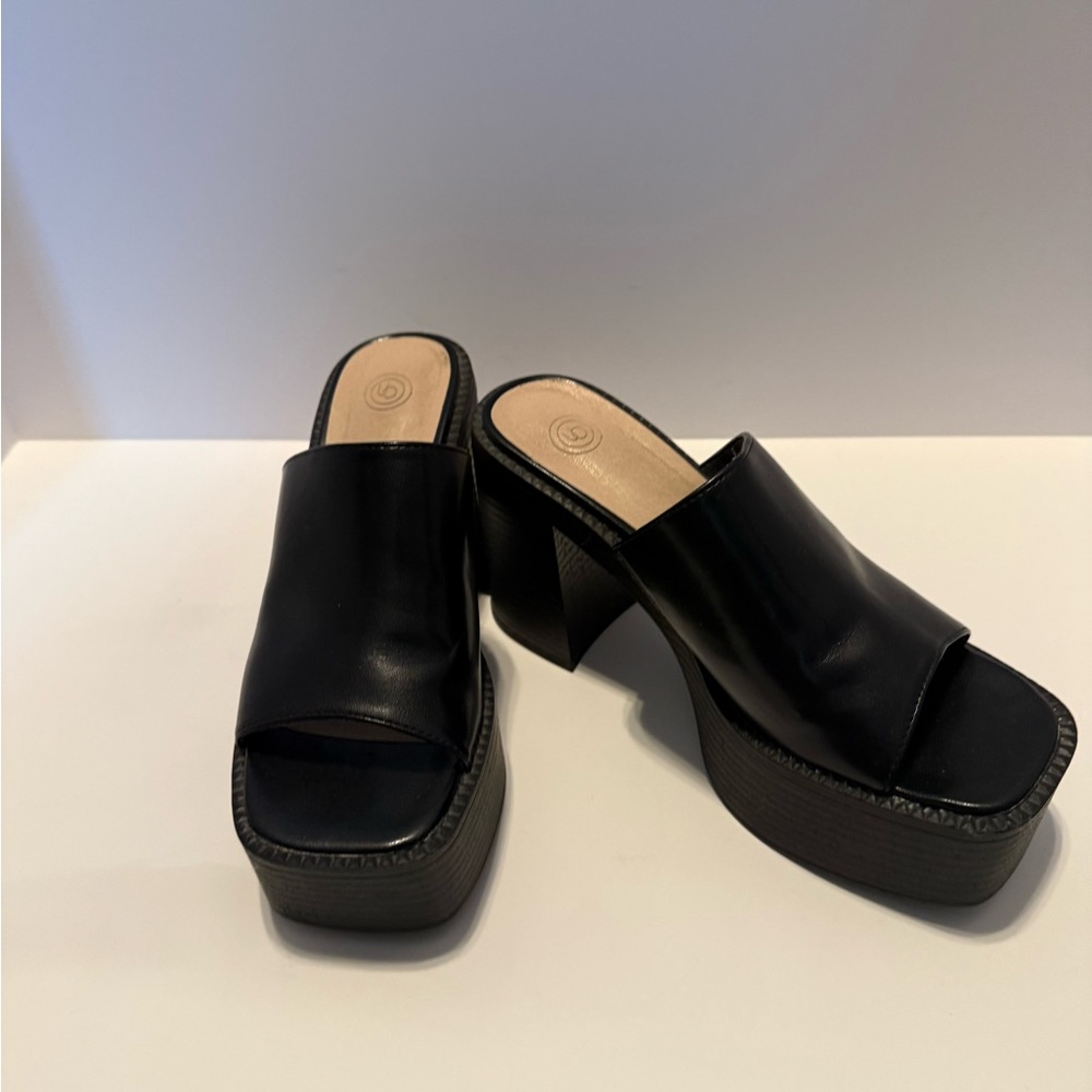 URBAN OUTFITTERS BLACK PLATFORM SANDALS SHOES SZ 7